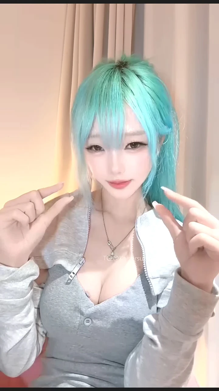芃芃大人 – 青丝巨乳